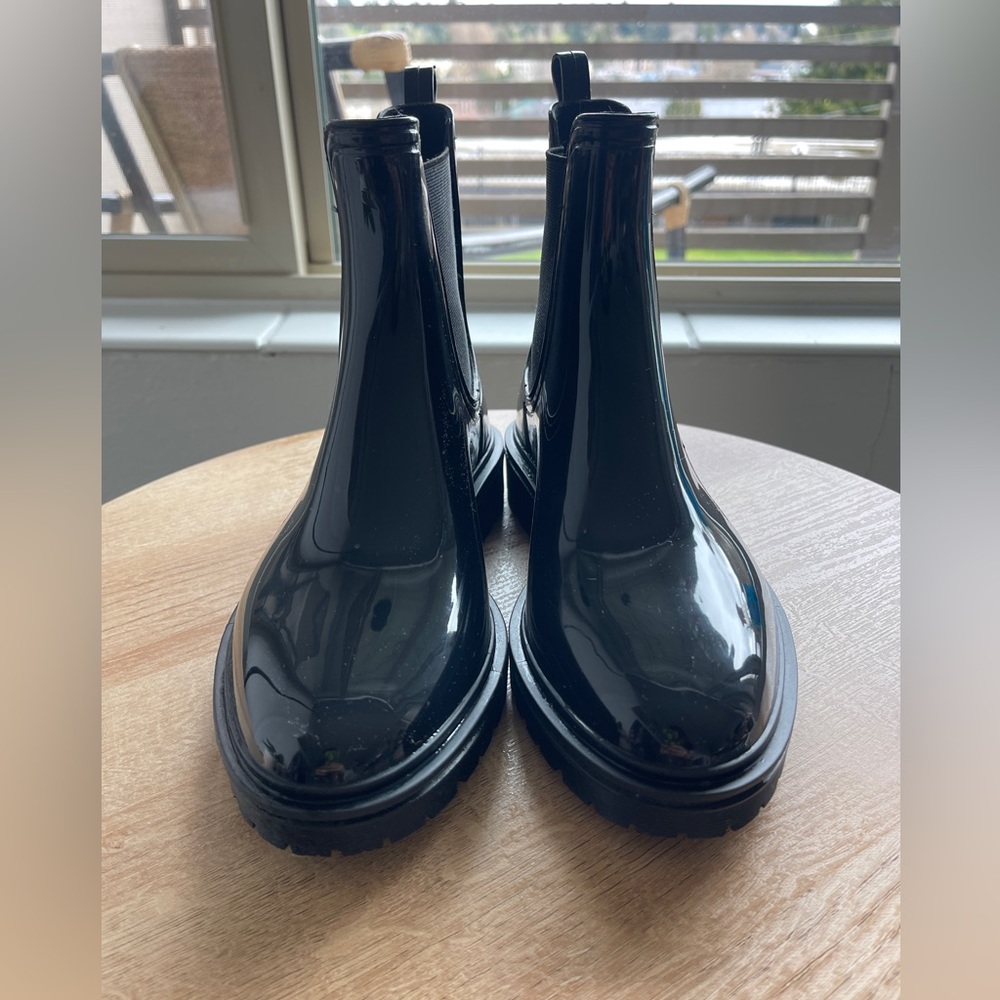 NWOT INC Chelsea Rain boots, US7